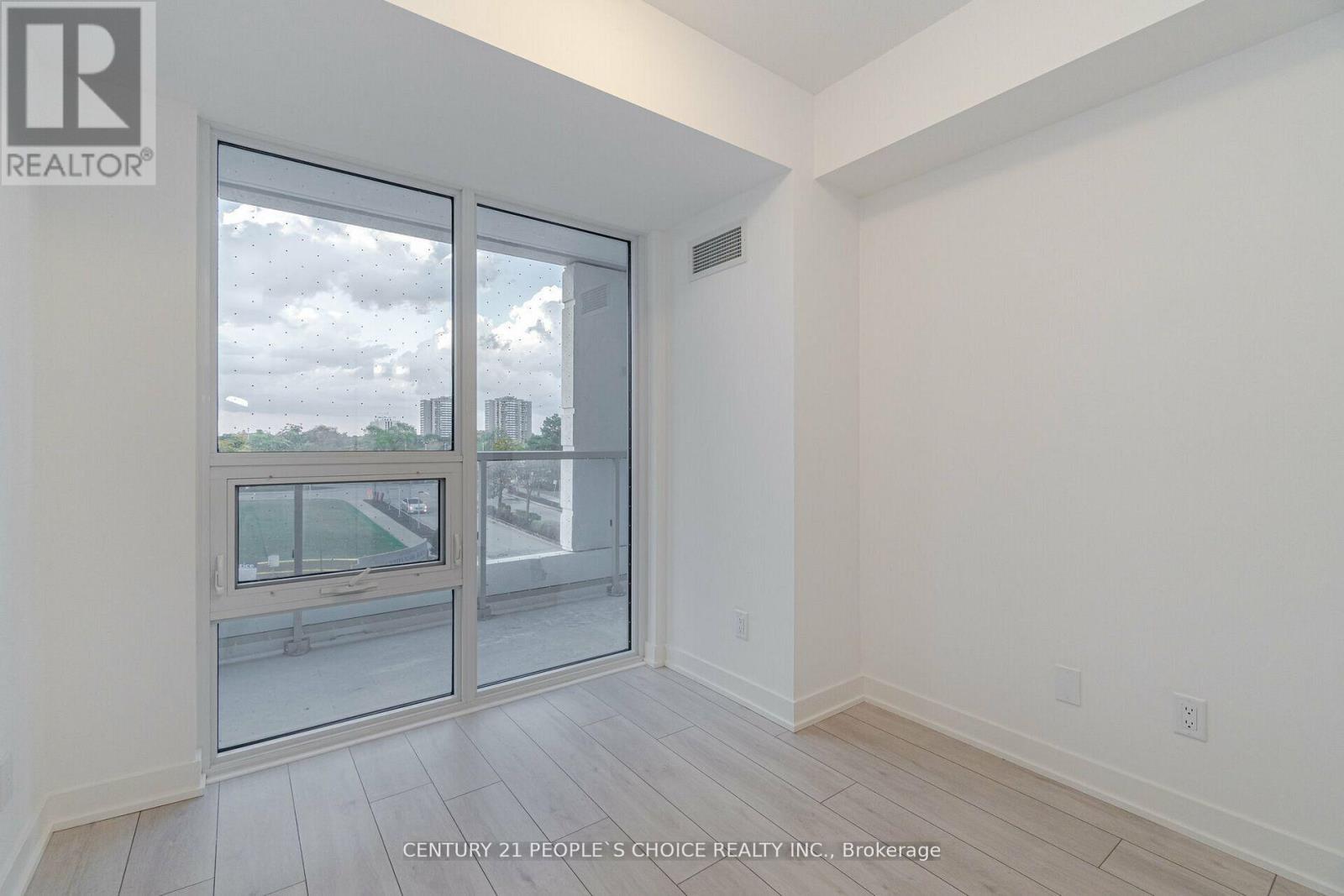 Photo 4 of 312 2033 Kennedy Road W, Toronto ON