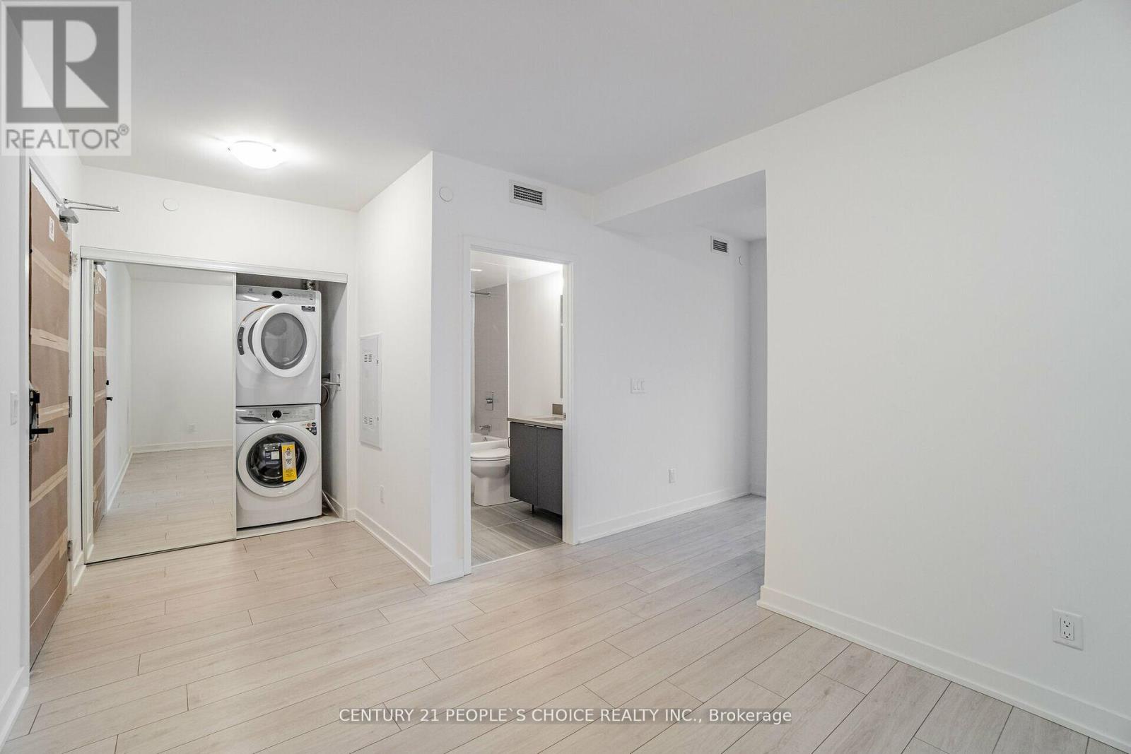 Photo 7 of 312 2033 Kennedy Road W, Toronto ON