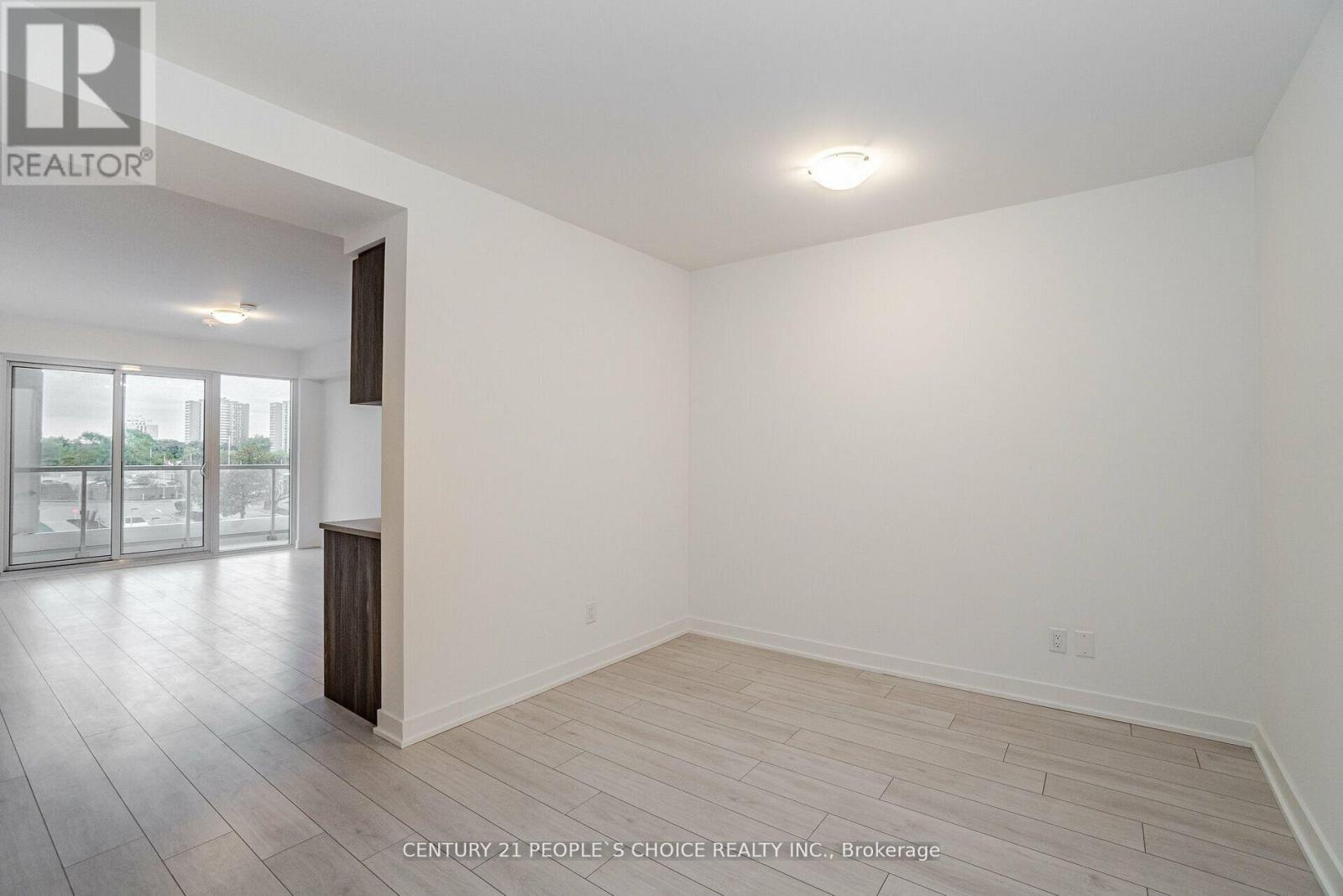 Photo 19 of 312 2033 Kennedy Road W, Toronto ON