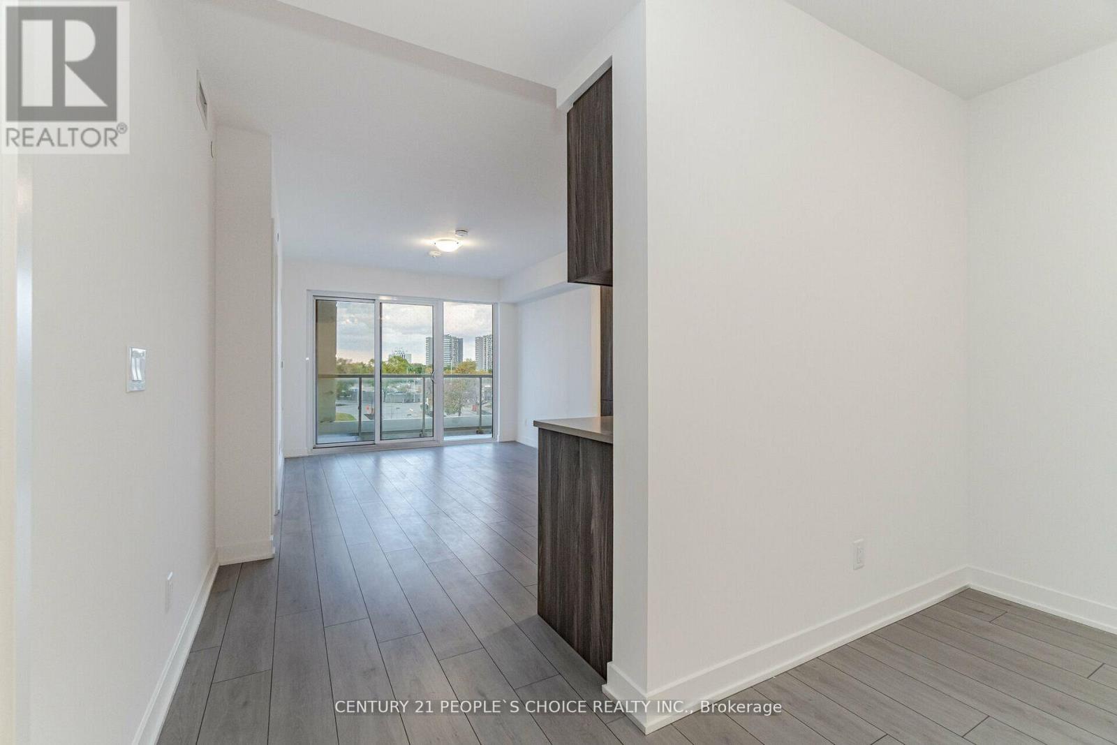 Photo 9 of 312 2033 Kennedy Road W, Toronto ON