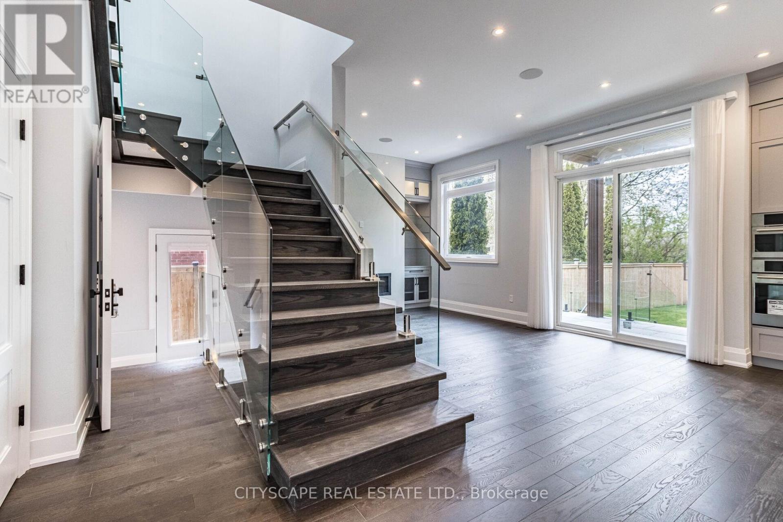 Photo 3 of 4 Birchlawn Avenue, Toronto ON