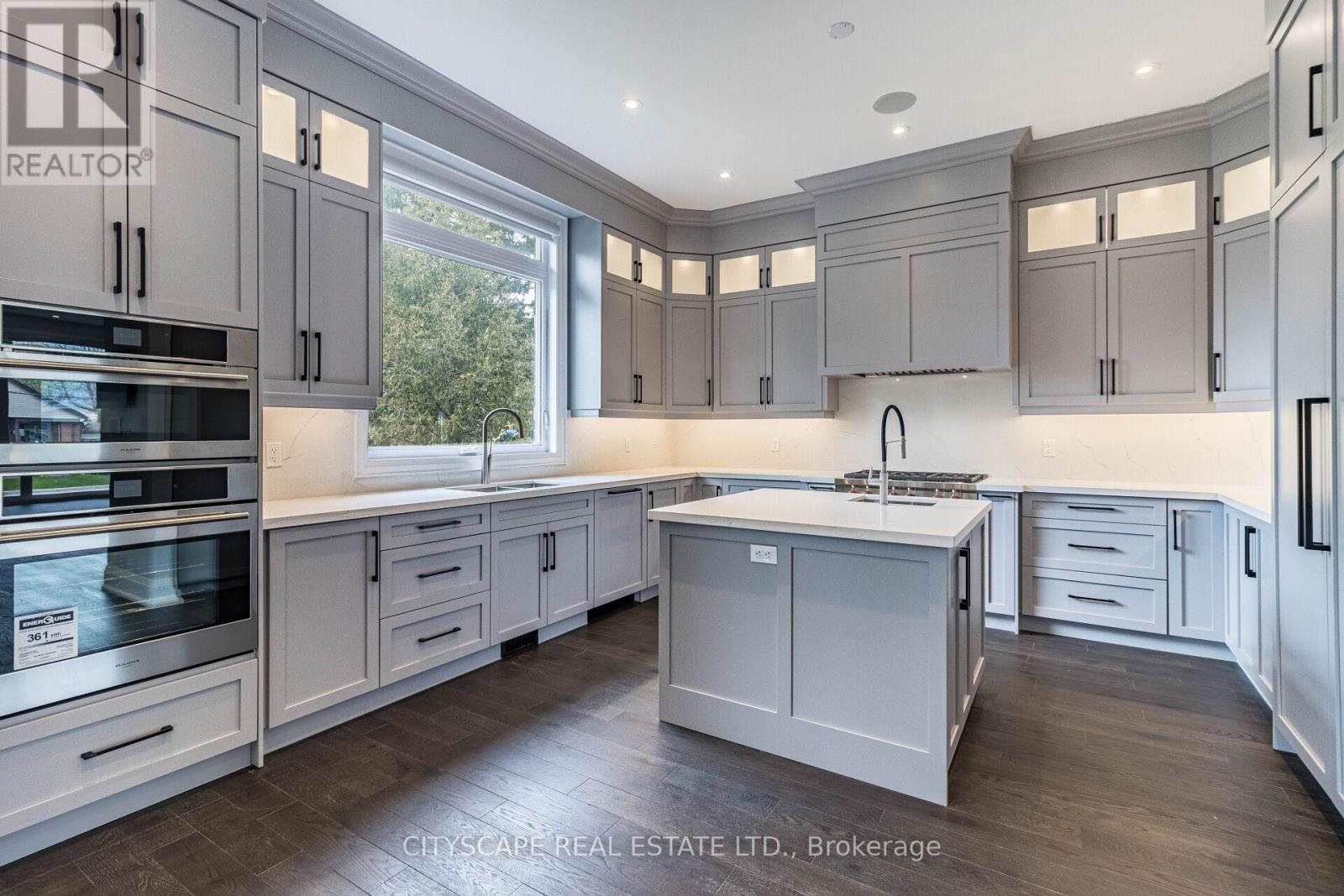 Photo 8 of 4 Birchlawn Avenue, Toronto ON