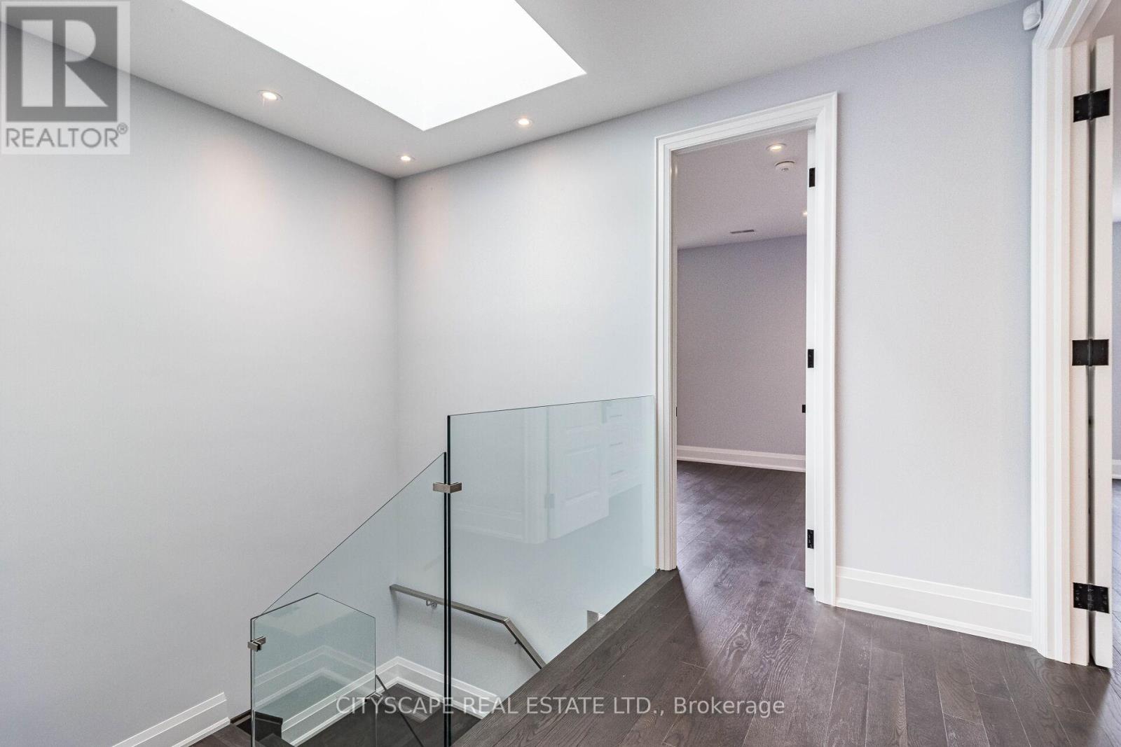 Photo 16 of 4 Birchlawn Avenue, Toronto ON