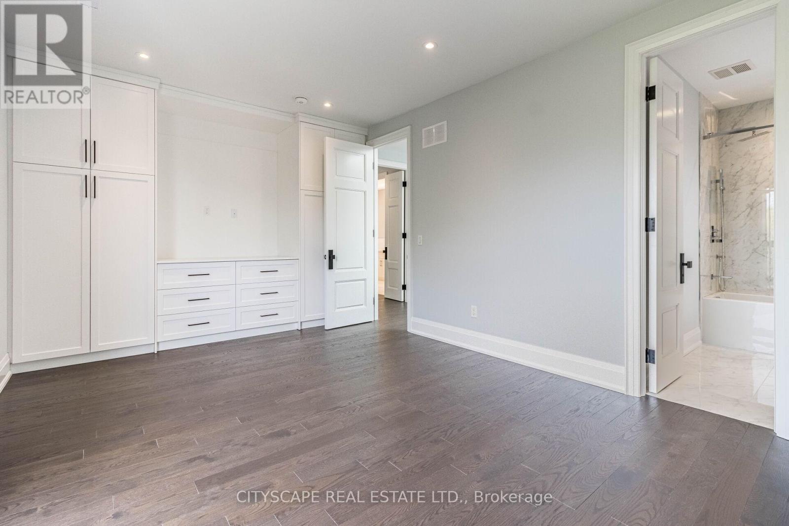 Photo 5 of 4 Birchlawn Avenue, Toronto ON