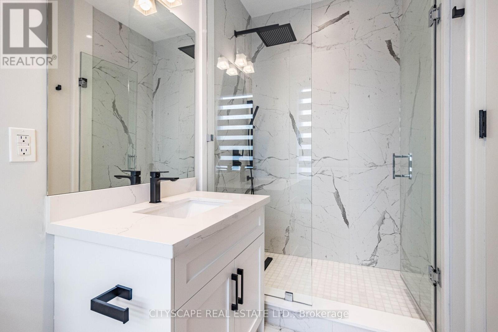 Photo 7 of 4 Birchlawn Avenue, Toronto ON