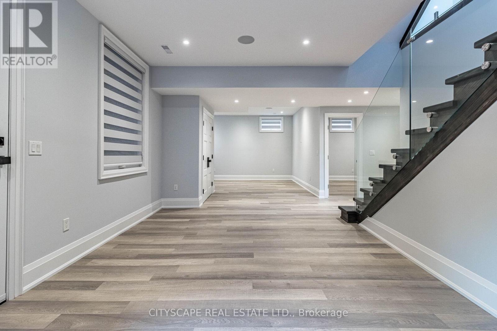 Photo 10 of 4 Birchlawn Avenue, Toronto ON