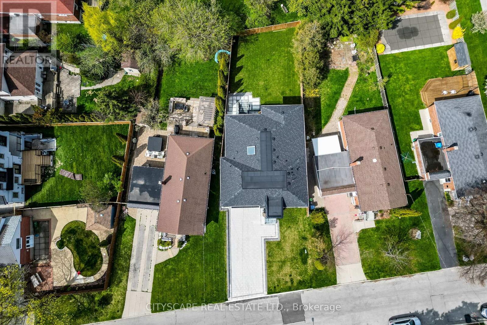 Photo 32 of 4 Birchlawn Avenue, Toronto ON