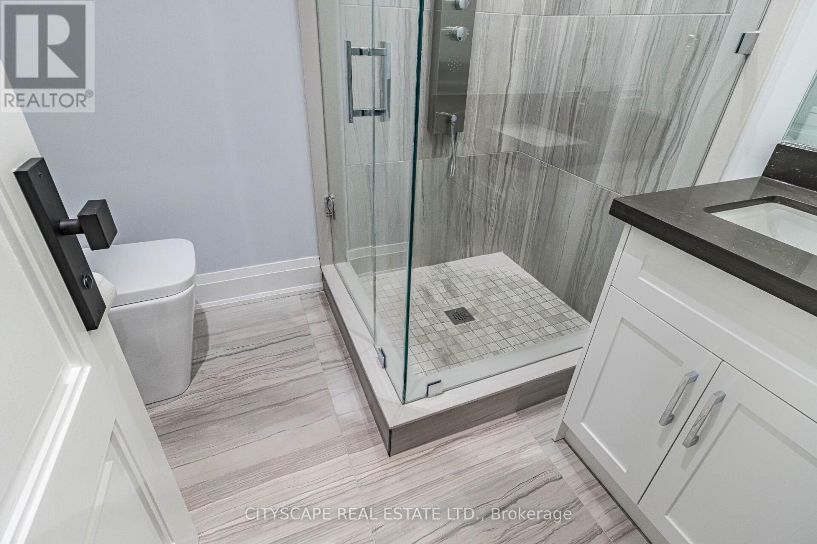 Photo 11 of 4 Birchlawn Avenue, Toronto ON