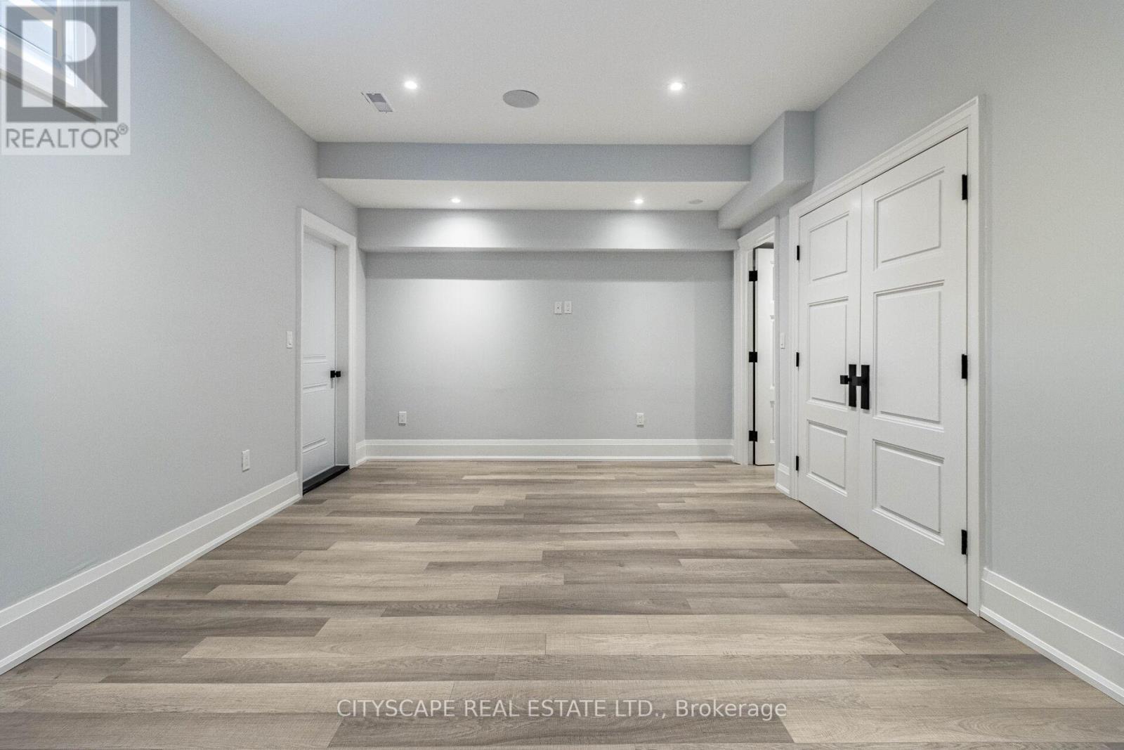 Photo 15 of 4 Birchlawn Avenue, Toronto ON