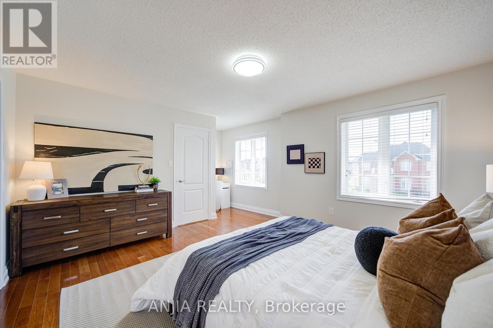 Photo 29 of 4 James Ratcliff Avenue, Whitchurchstouffville ON