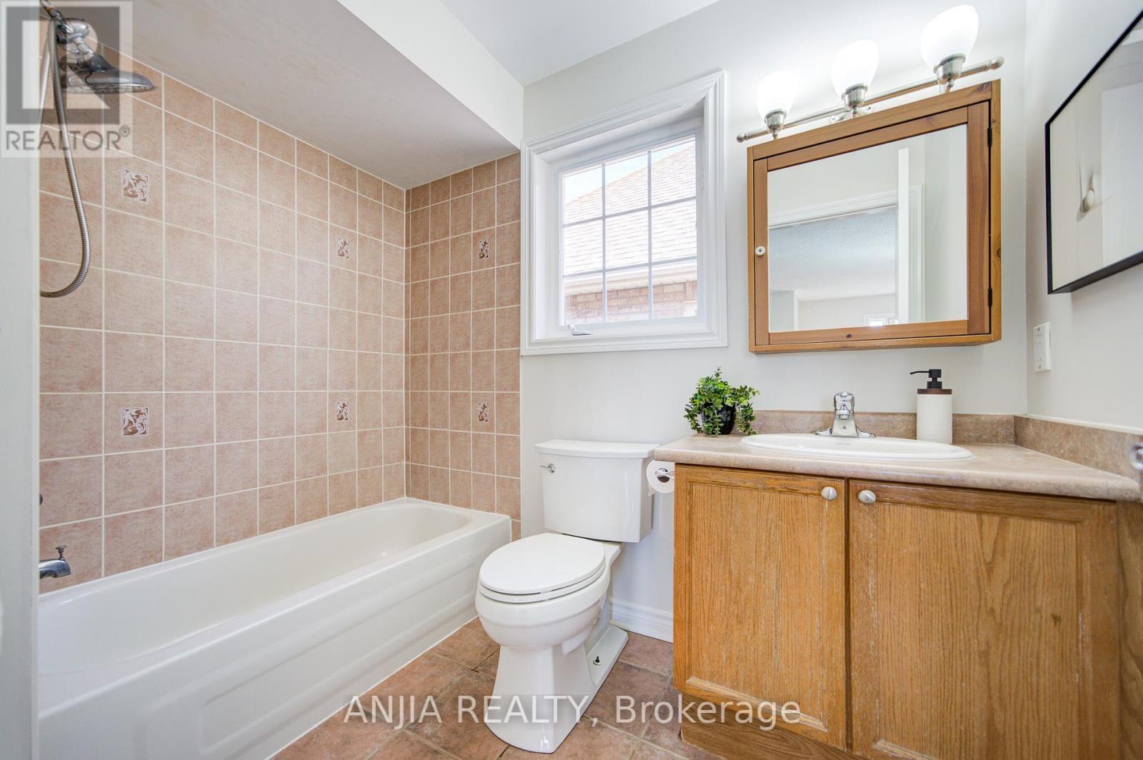 Photo 32 of 4 James Ratcliff Avenue, Whitchurchstouffville ON