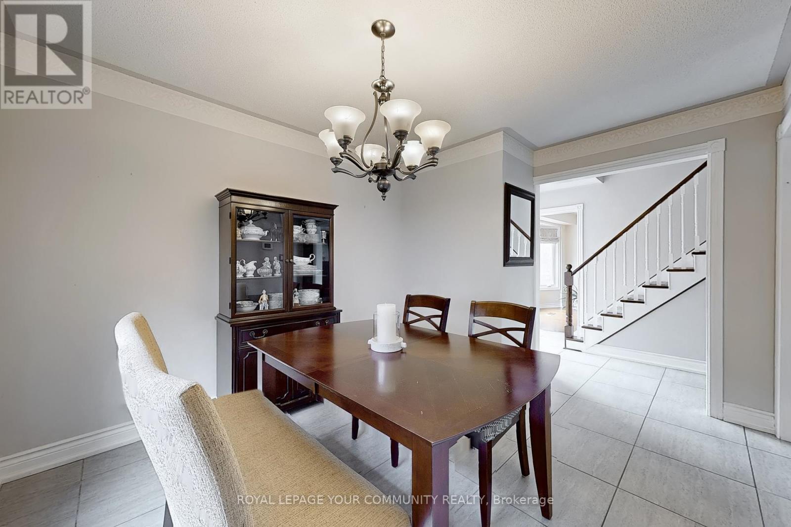 Photo 18 of 22 Hulst Drive, Bradford West Gwillimbury ON