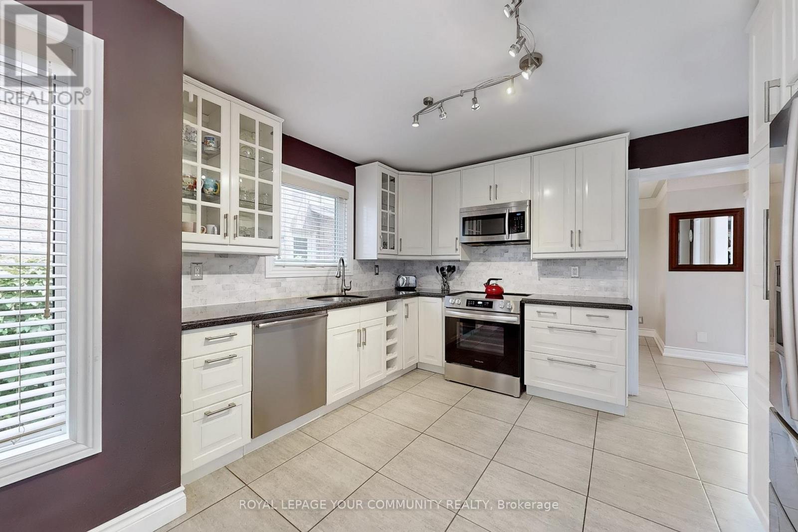 Photo 48 of 22 Hulst Drive, Bradford West Gwillimbury ON