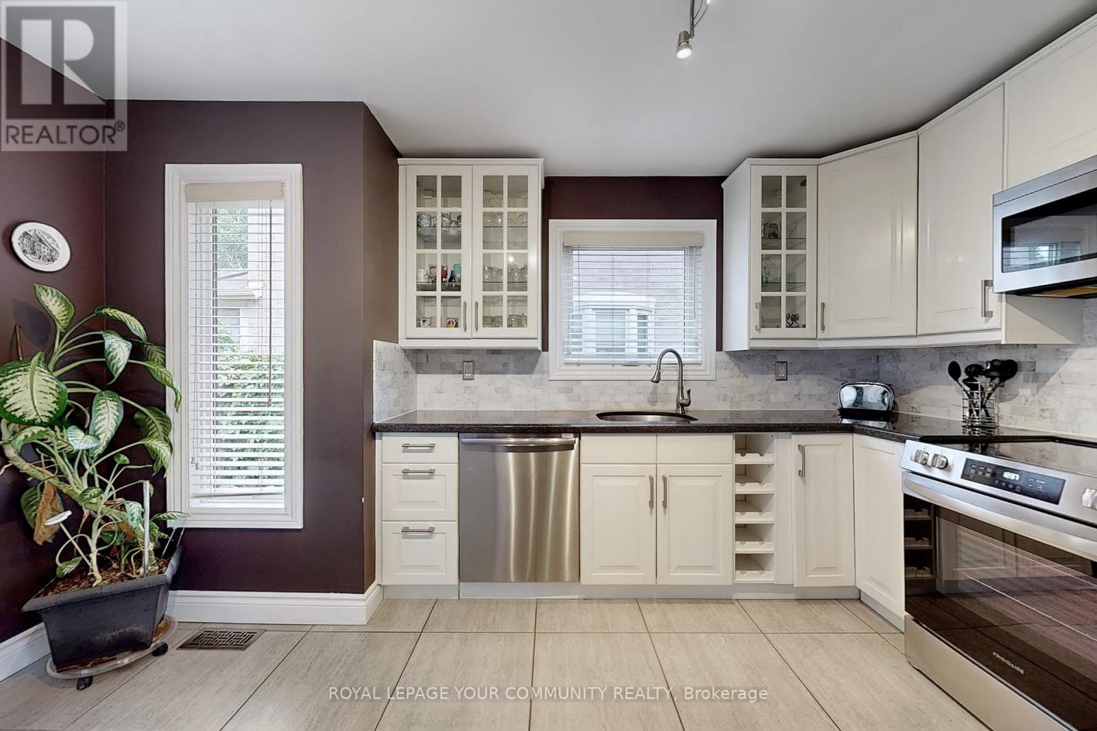 Photo 20 of 22 Hulst Drive, Bradford West Gwillimbury ON