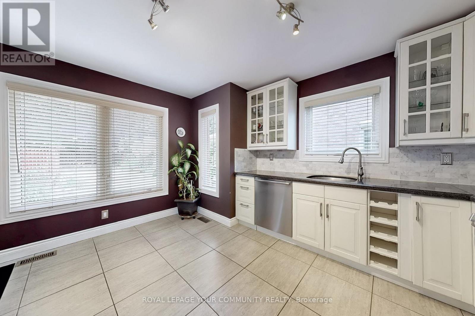 Photo 49 of 22 Hulst Drive, Bradford West Gwillimbury ON