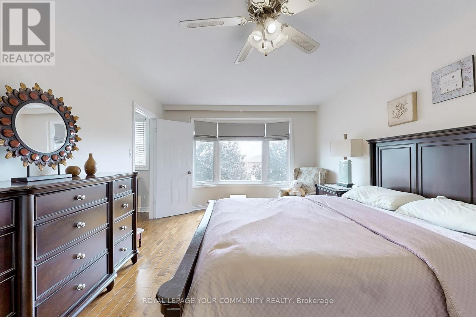 Photo 21 of 22 Hulst Drive, Bradford West Gwillimbury ON