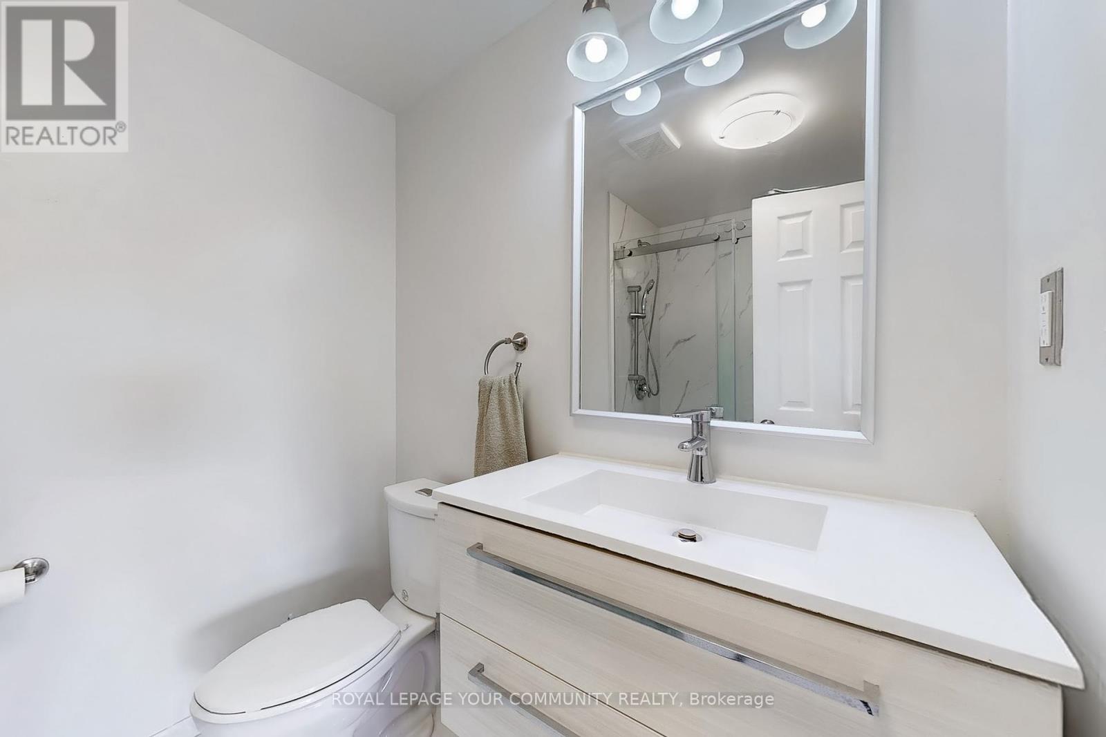Photo 35 of 22 Hulst Drive, Bradford West Gwillimbury ON