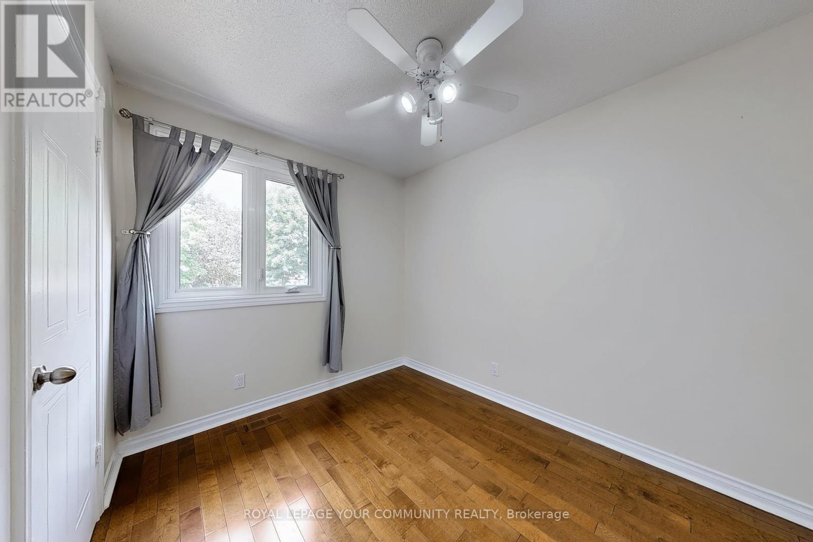 Photo 30 of 22 Hulst Drive, Bradford West Gwillimbury ON