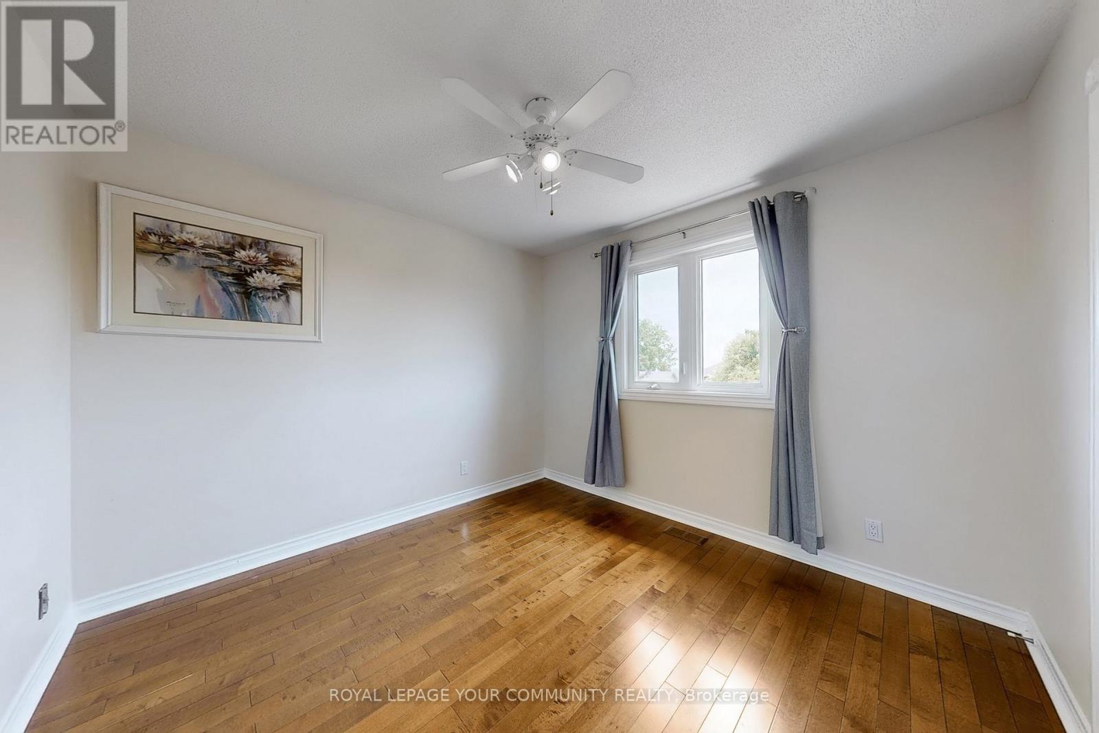 Photo 29 of 22 Hulst Drive, Bradford West Gwillimbury ON