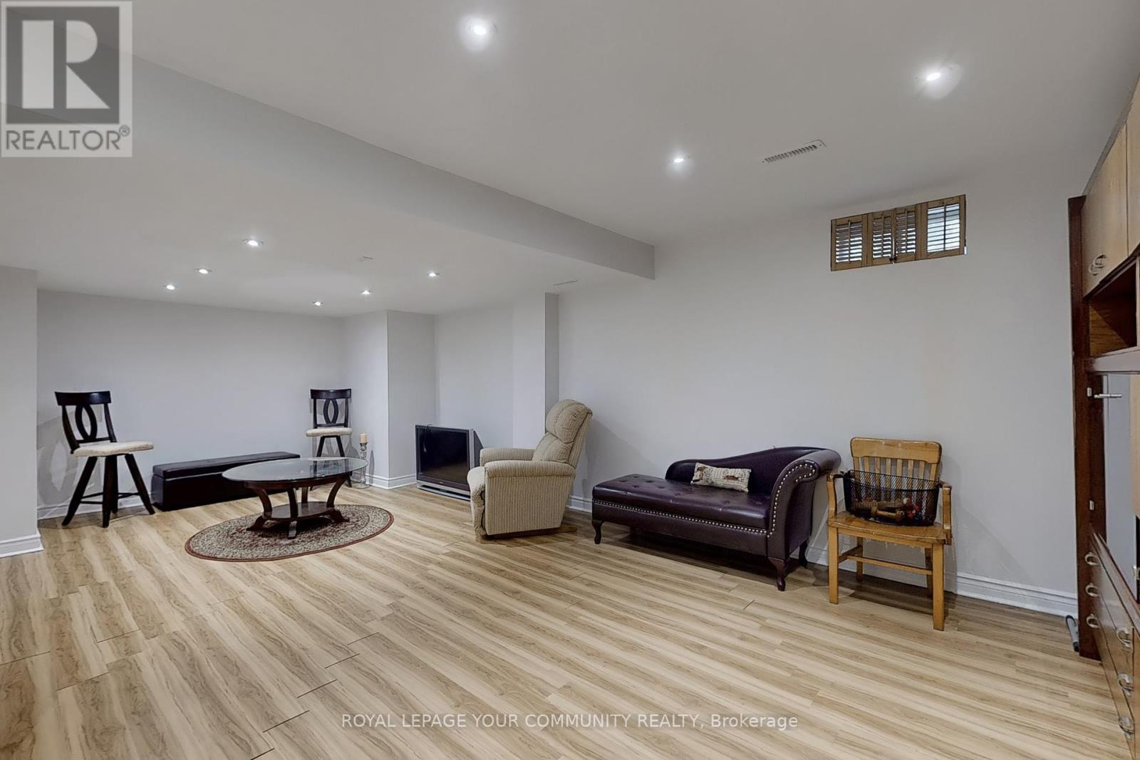 Photo 17 of 22 Hulst Drive, Bradford West Gwillimbury ON