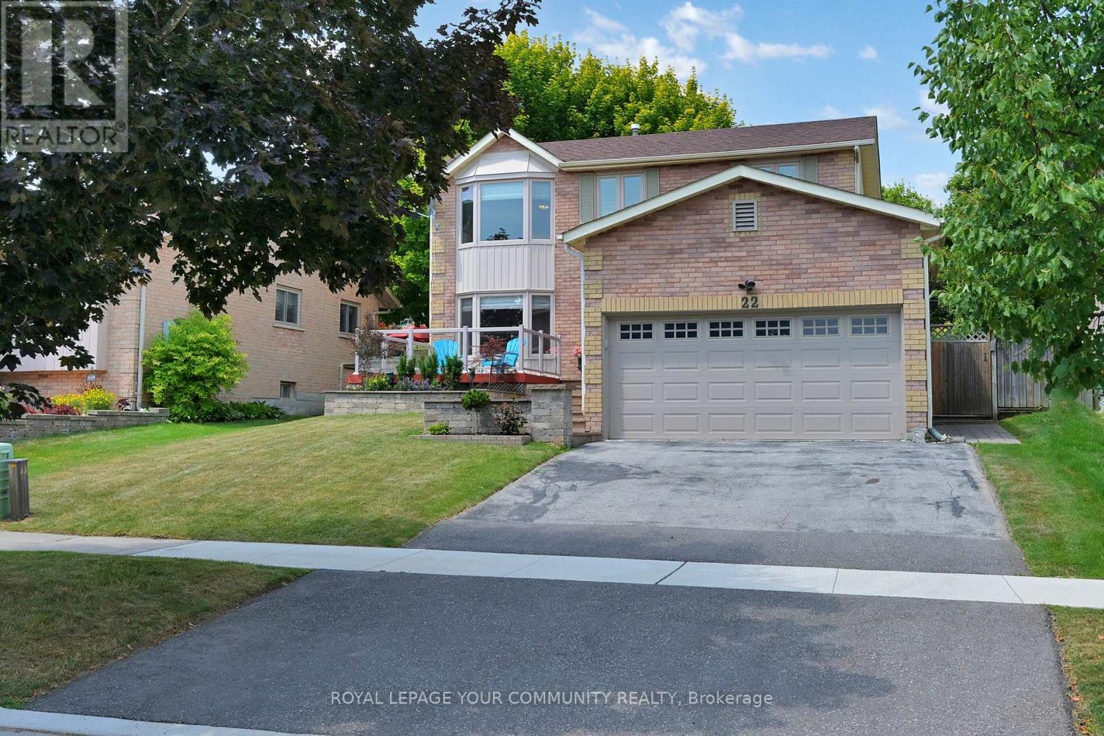 Photo 4 of 22 Hulst Drive, Bradford West Gwillimbury ON