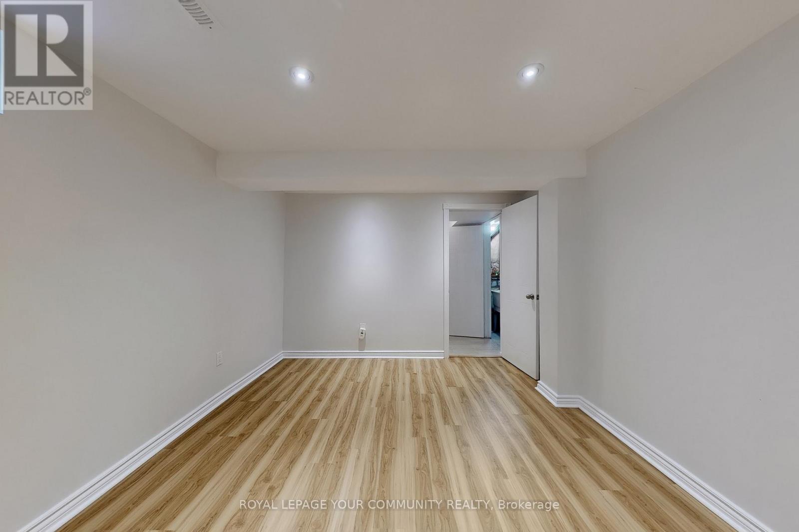Photo 50 of 22 Hulst Drive, Bradford West Gwillimbury ON