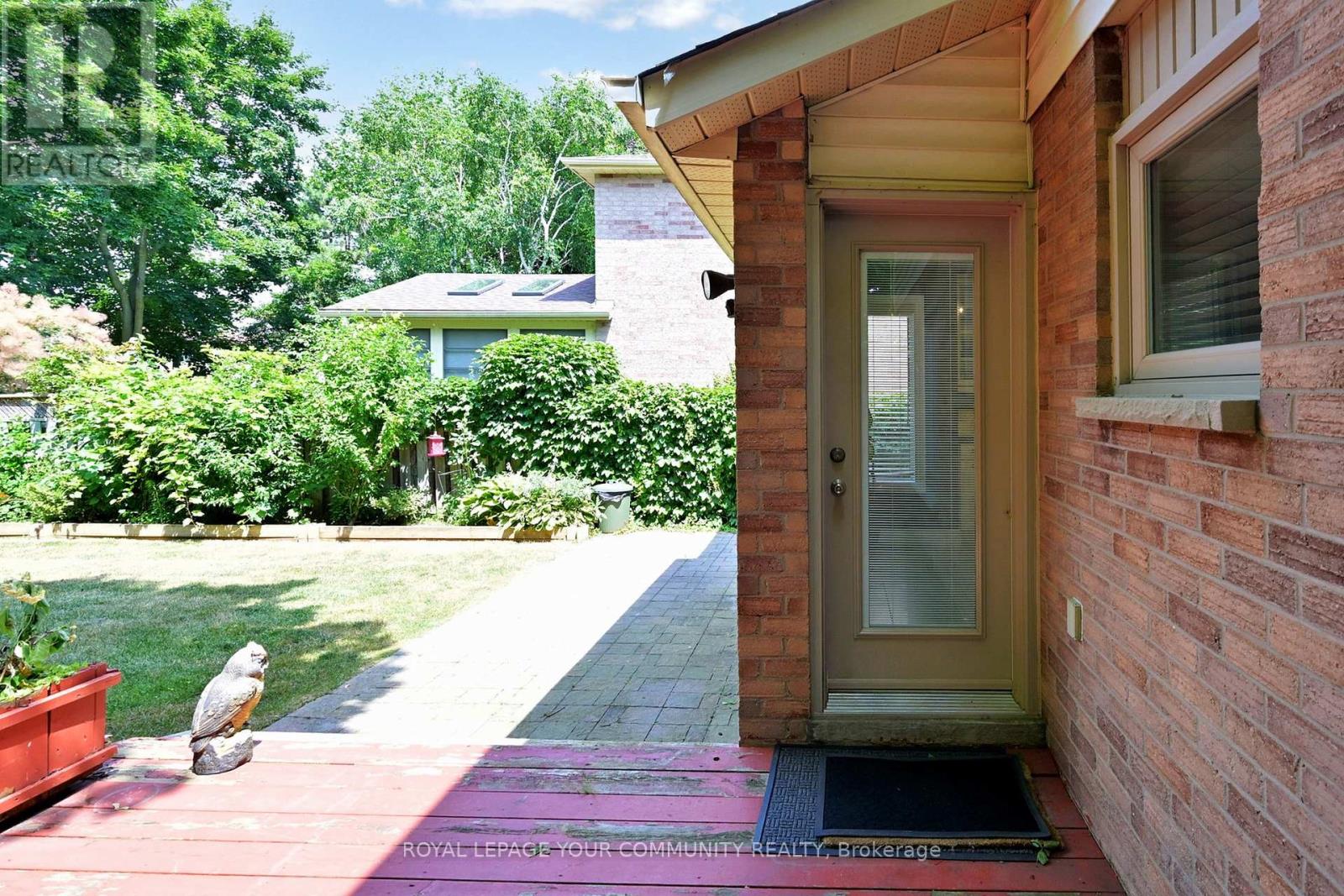 Photo 13 of 22 Hulst Drive, Bradford West Gwillimbury ON