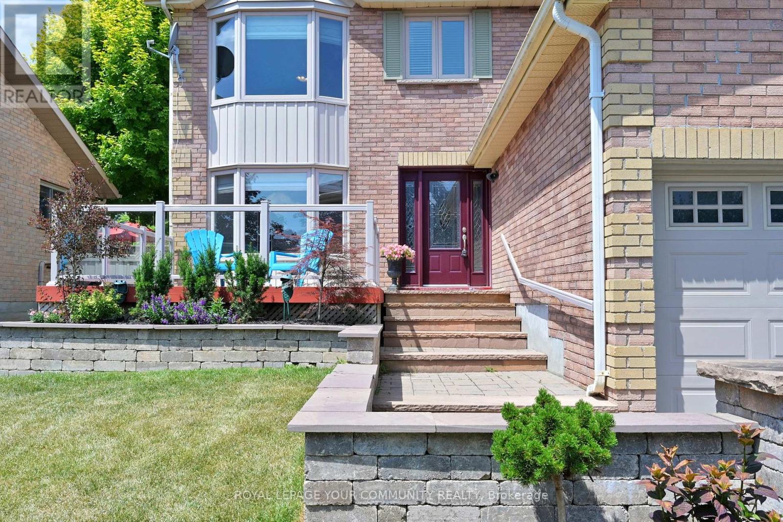 Photo 15 of 22 Hulst Drive, Bradford West Gwillimbury ON