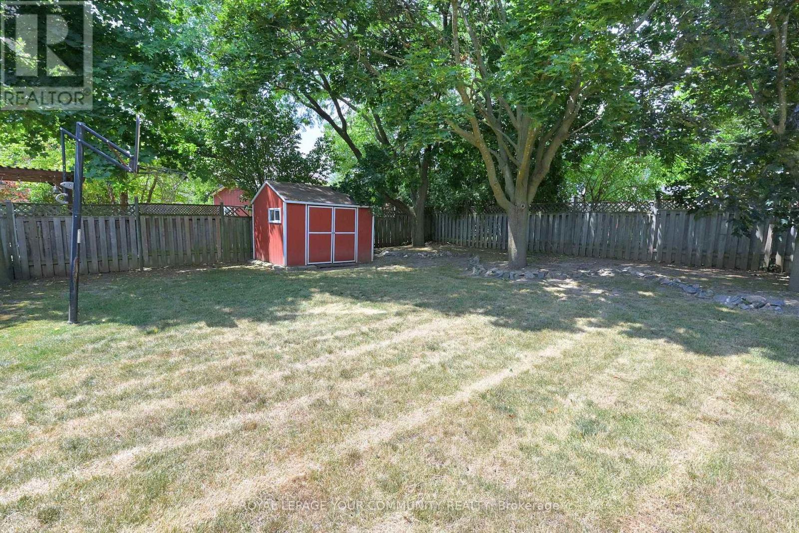 Photo 36 of 22 Hulst Drive, Bradford West Gwillimbury ON
