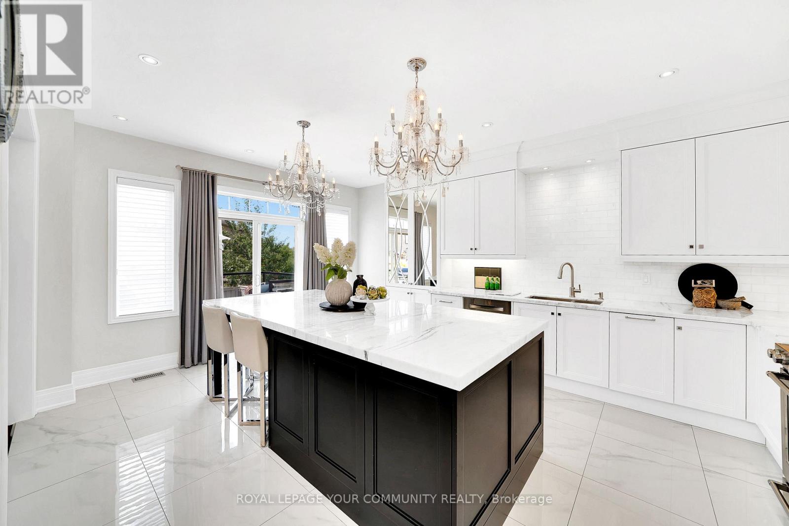 Photo 10 of 306 West Lawn Crescent, Whitchurchstouffville ON