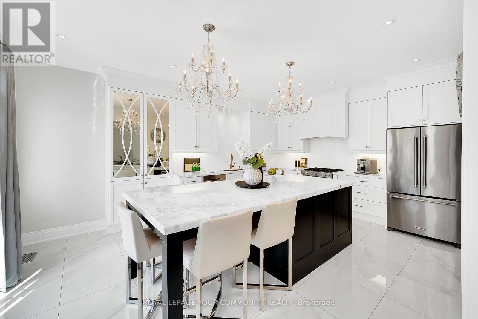 Photo 14 of 306 West Lawn Crescent, Whitchurchstouffville ON