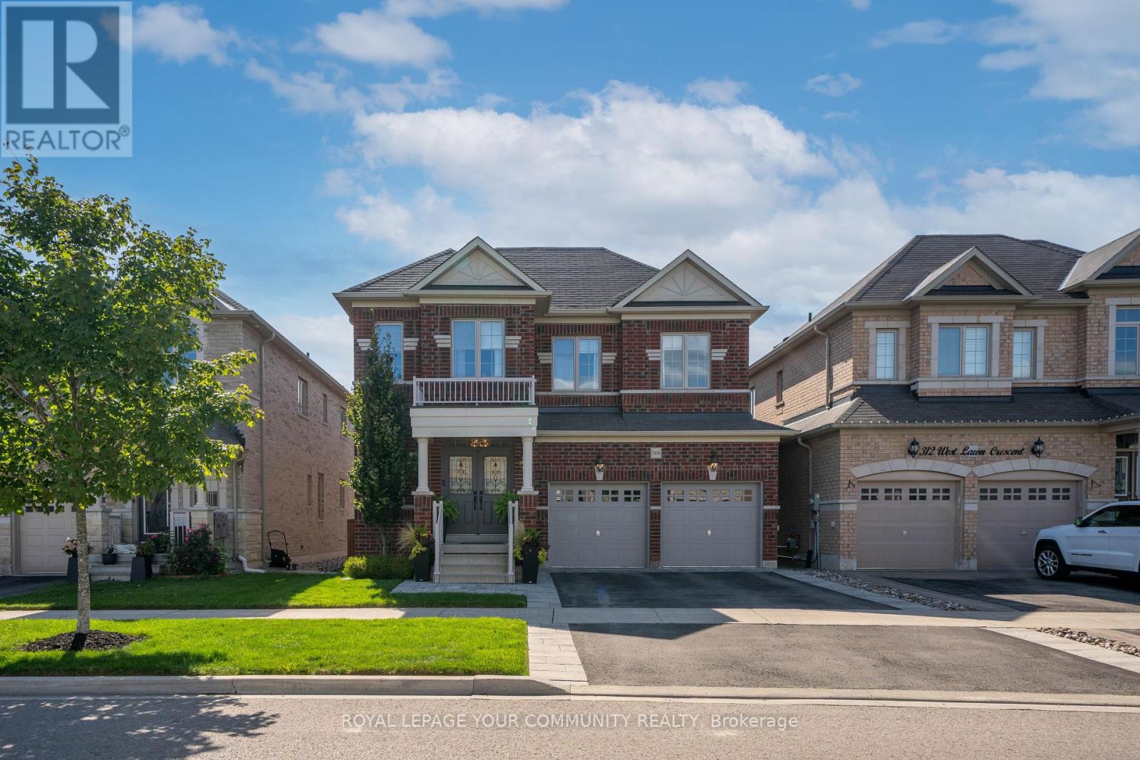 Photo 2 of 306 West Lawn Crescent, Whitchurchstouffville ON