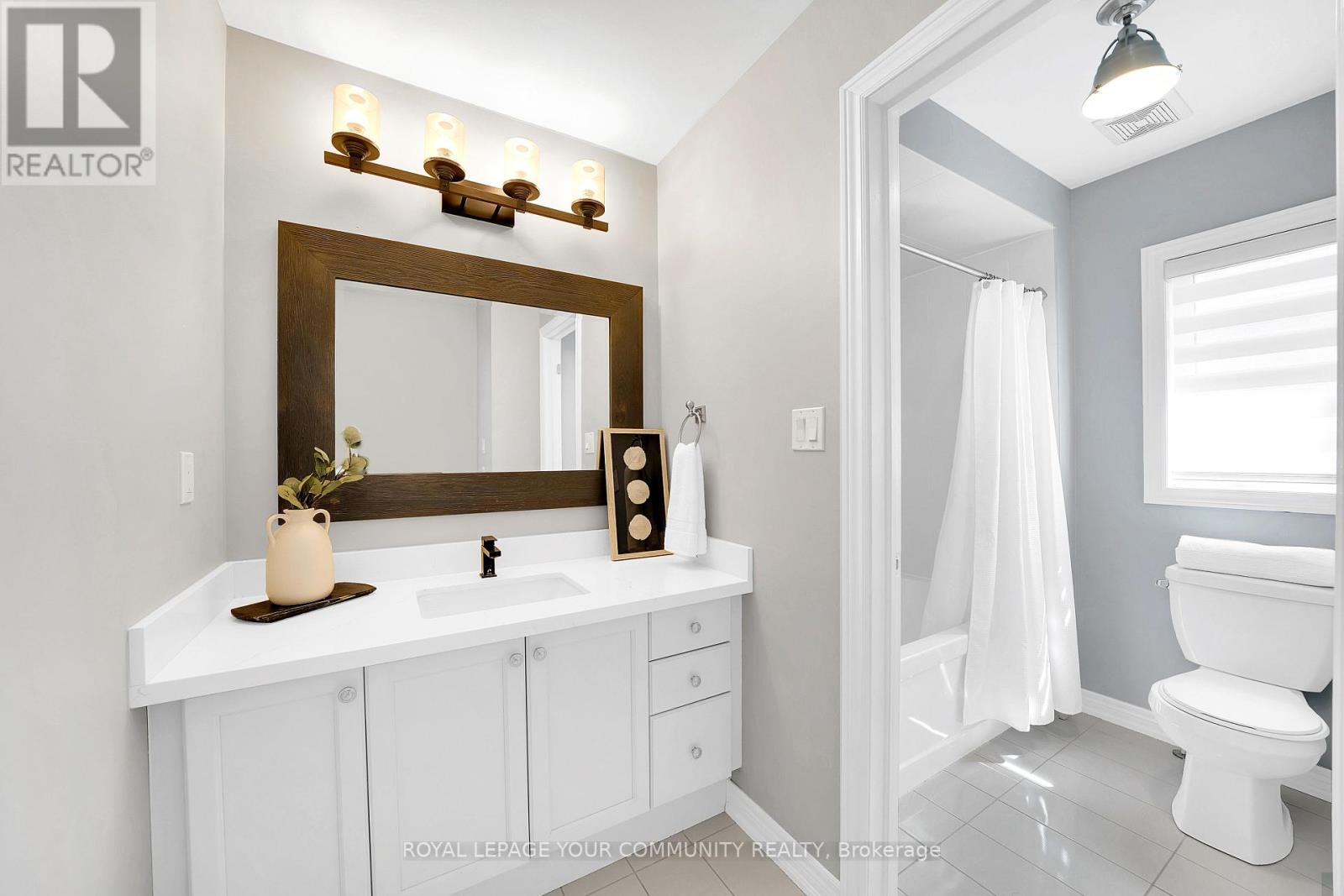Photo 26 of 306 West Lawn Crescent, Whitchurchstouffville ON