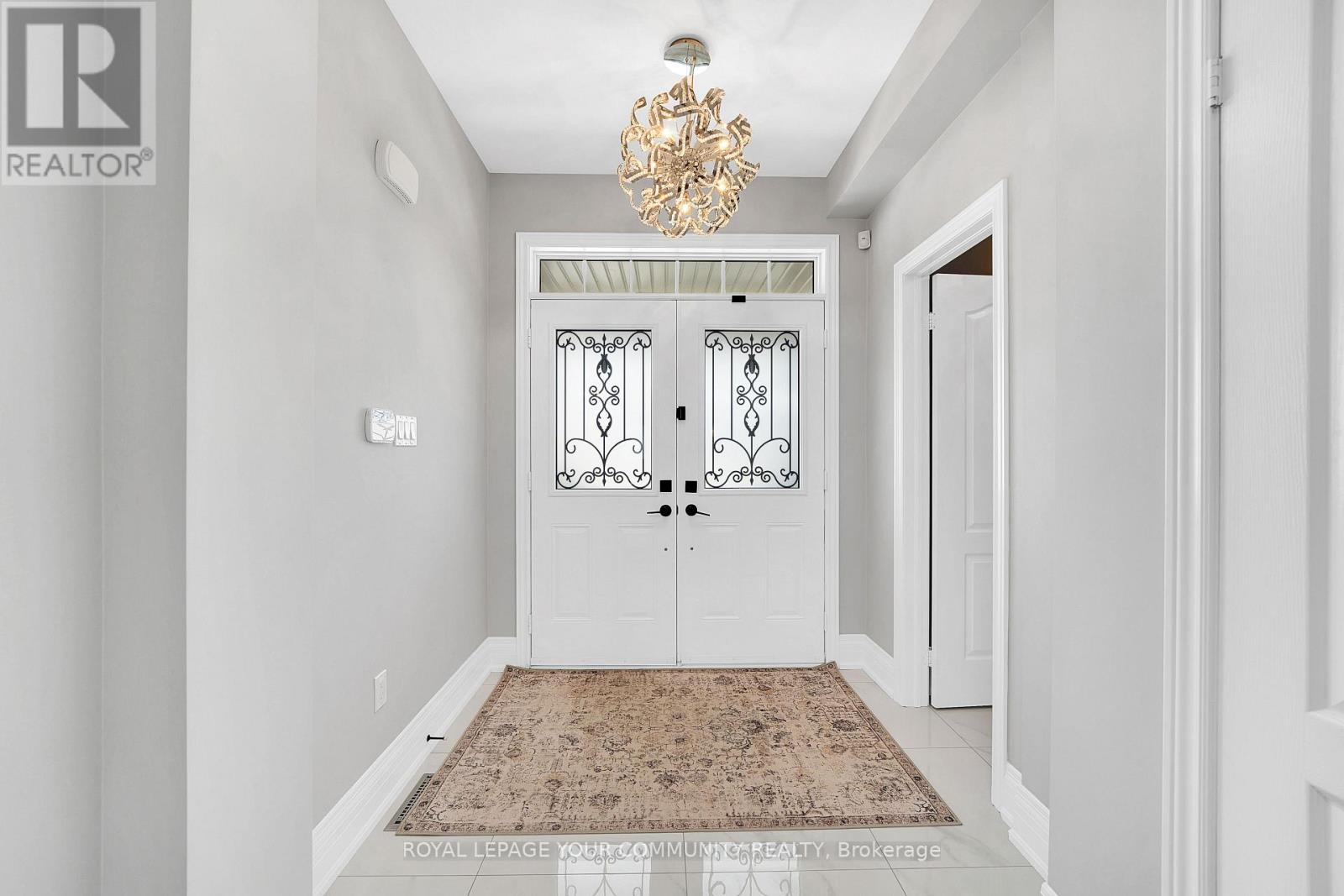 Photo 3 of 306 West Lawn Crescent, Whitchurchstouffville ON