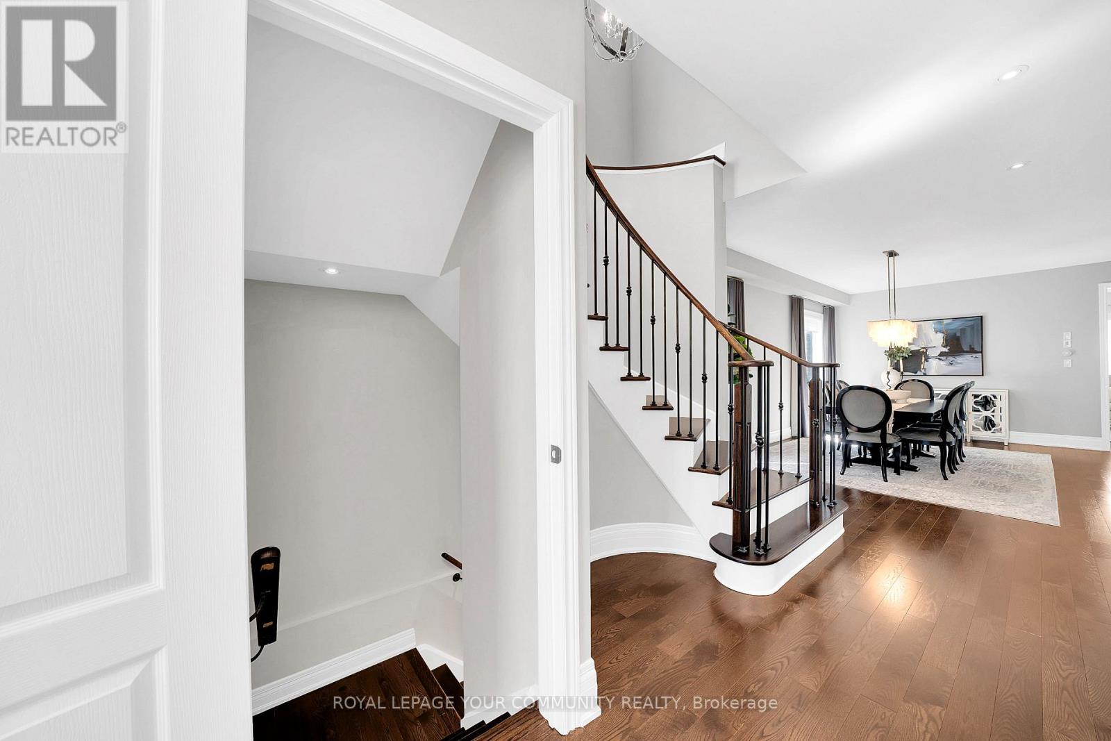 Photo 30 of 306 West Lawn Crescent, Whitchurchstouffville ON