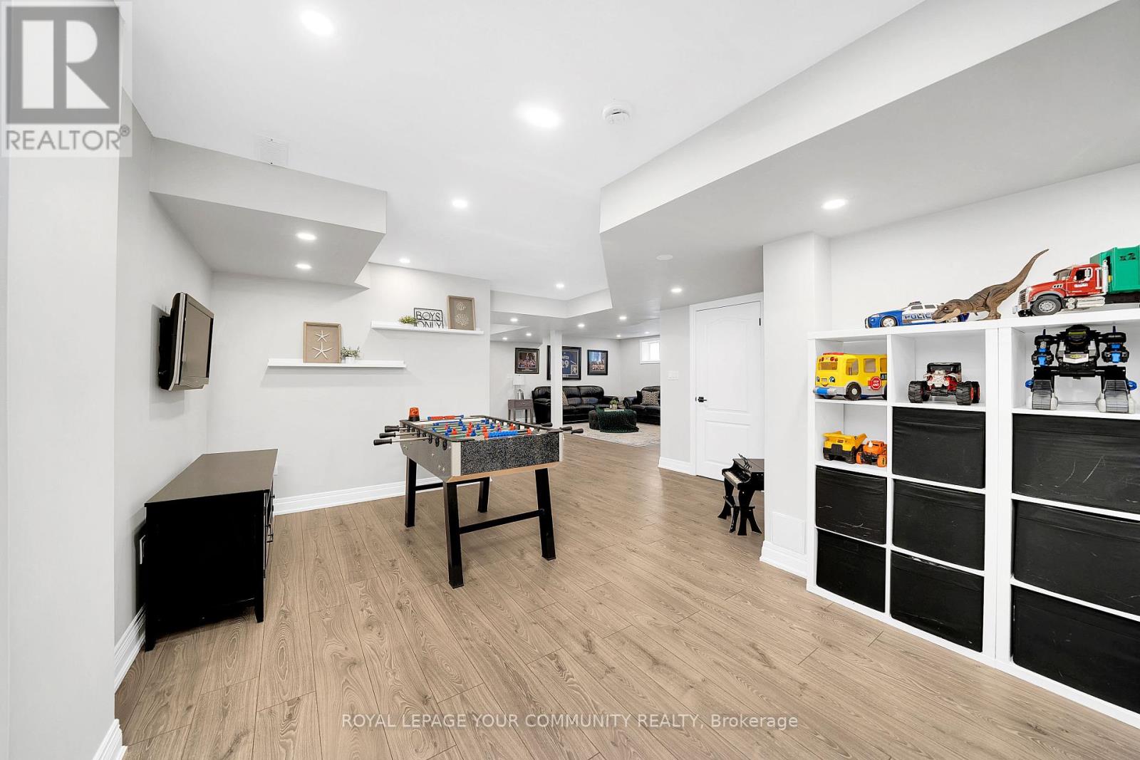 Photo 32 of 306 West Lawn Crescent, Whitchurchstouffville ON