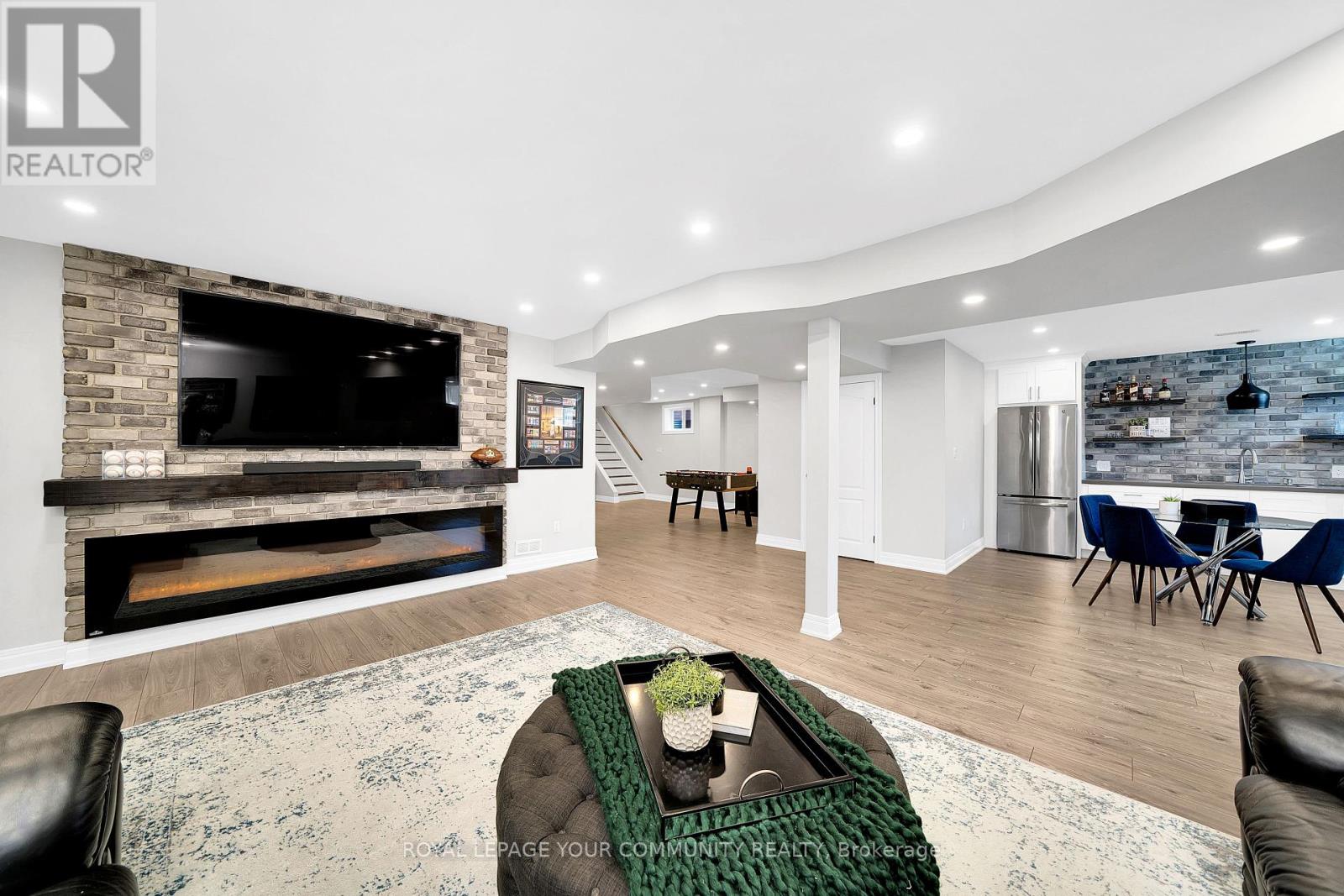 Photo 35 of 306 West Lawn Crescent, Whitchurchstouffville ON
