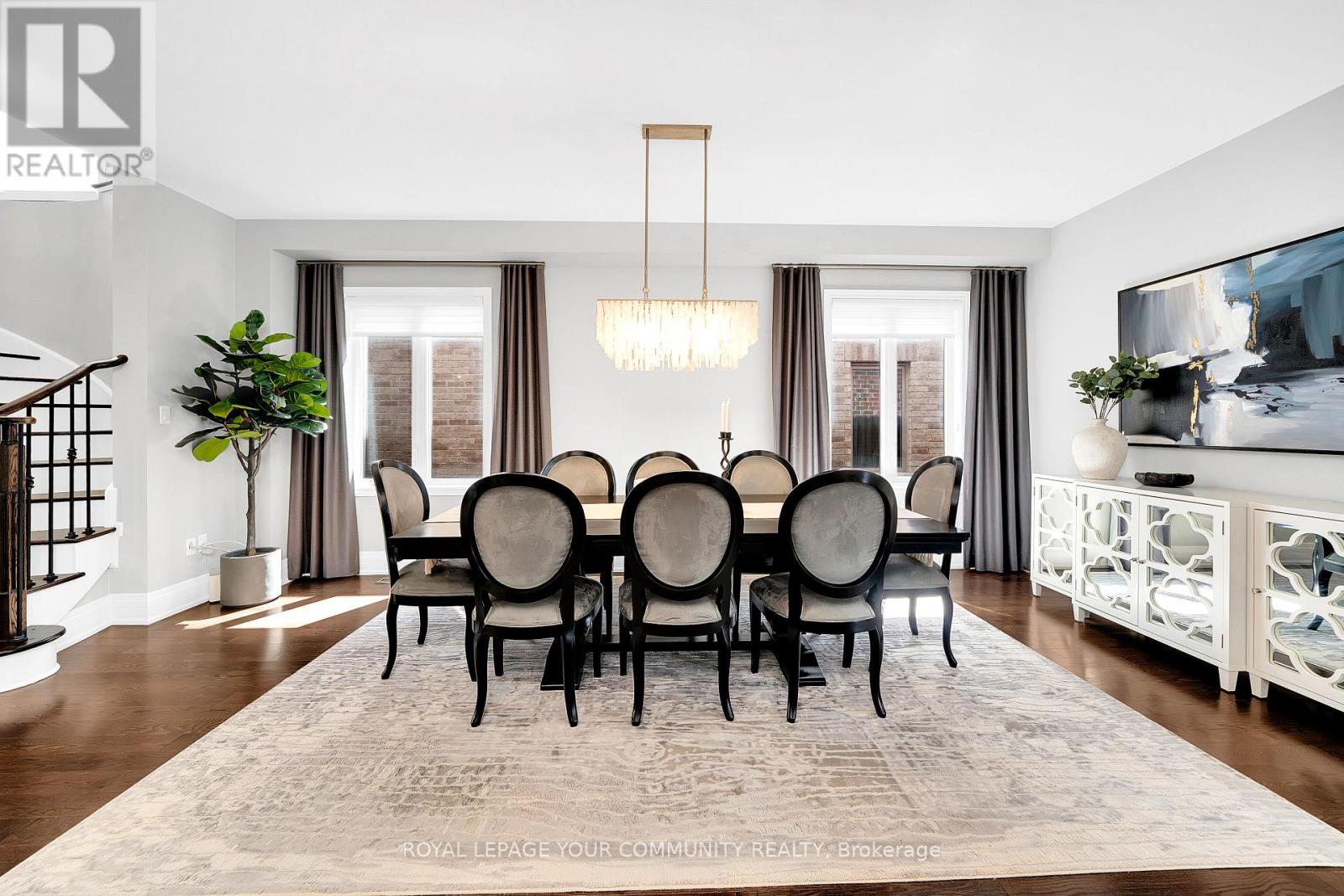 Photo 8 of 306 West Lawn Crescent, Whitchurchstouffville ON