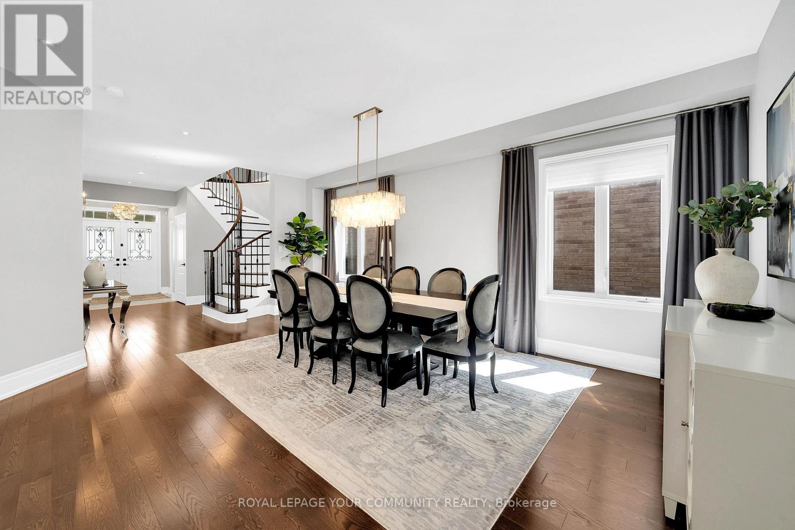 Photo 9 of 306 West Lawn Crescent, Whitchurchstouffville ON