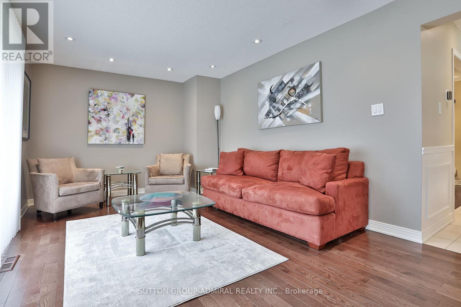 Photo 4 of 135 Heatherton Way, Vaughan ON
