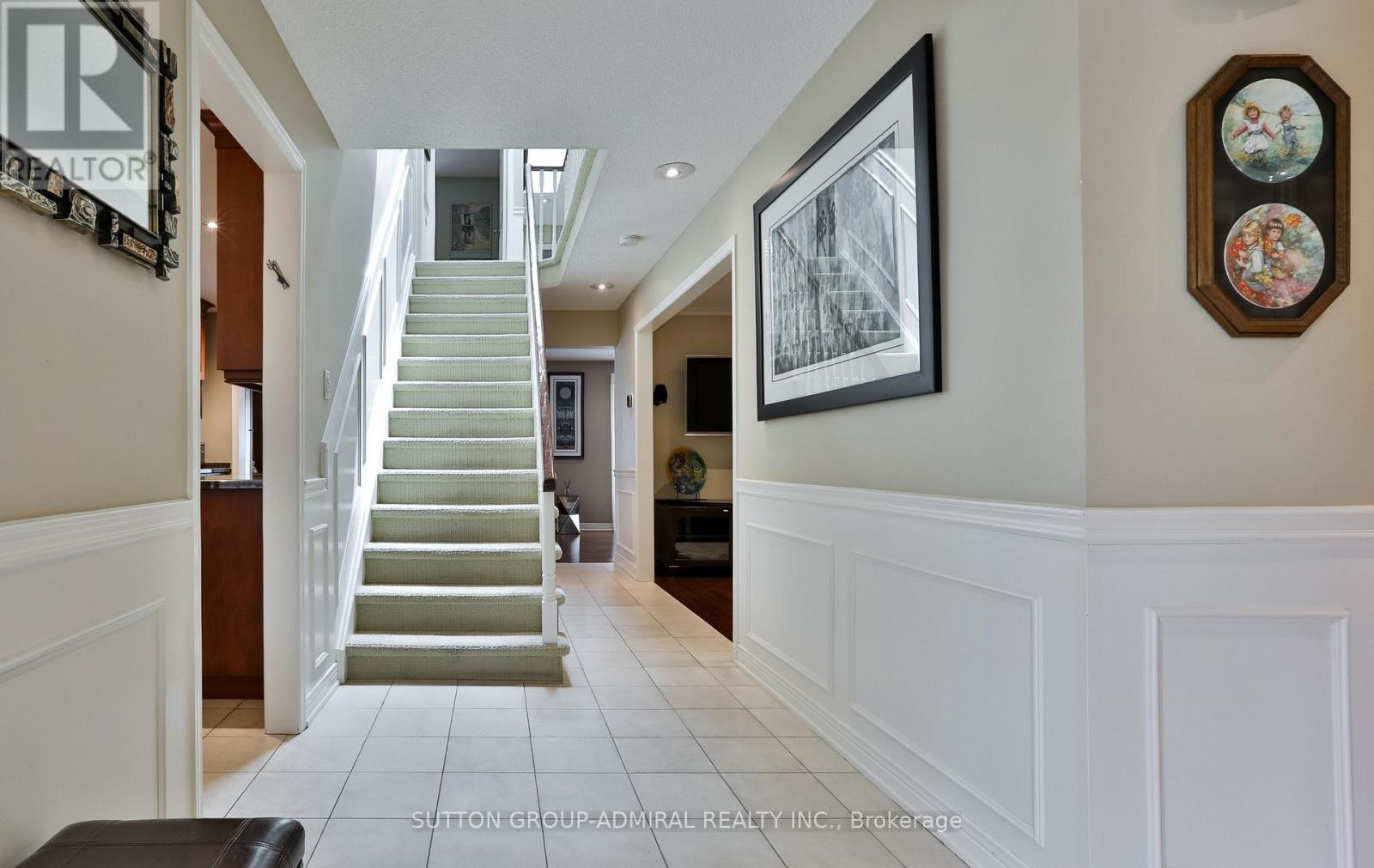 Photo 6 of 135 Heatherton Way, Vaughan ON