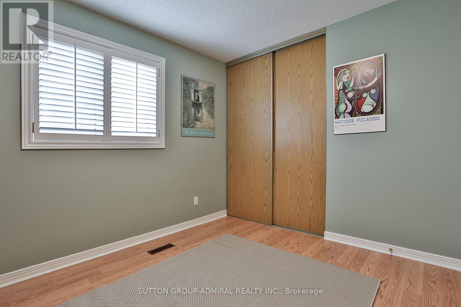 Photo 8 of 135 Heatherton Way, Vaughan ON