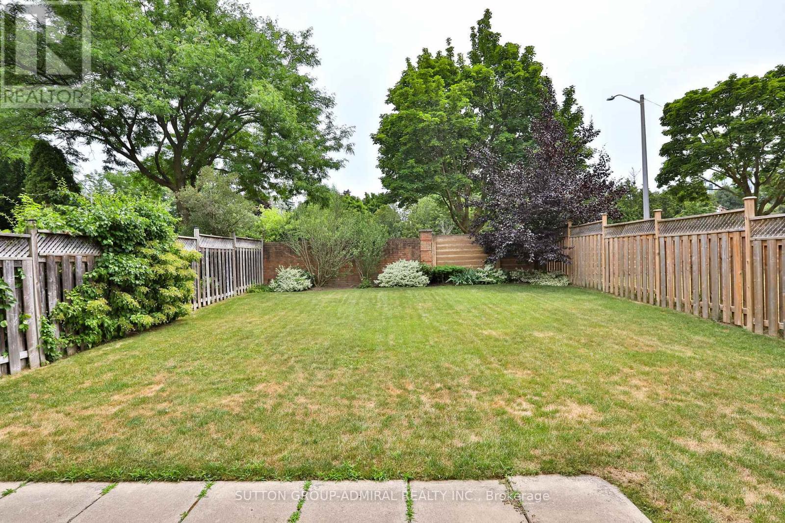 Photo 5 of 135 Heatherton Way, Vaughan ON