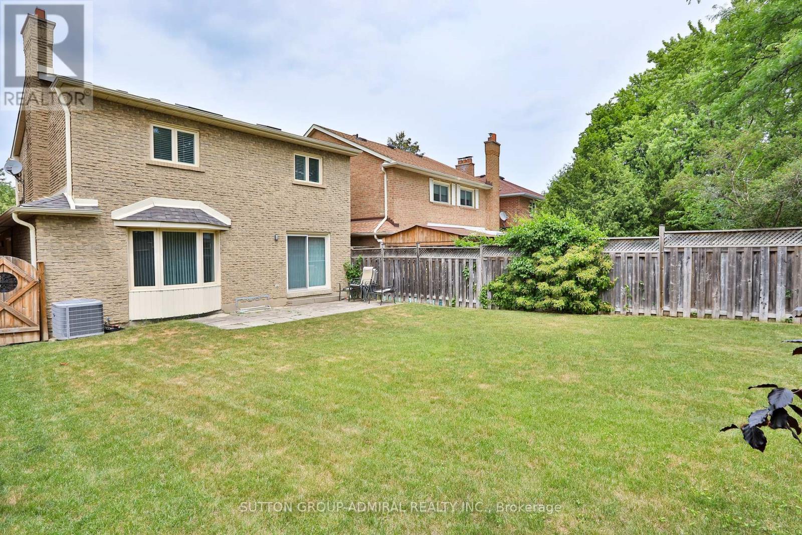 Photo 10 of 135 Heatherton Way, Vaughan ON