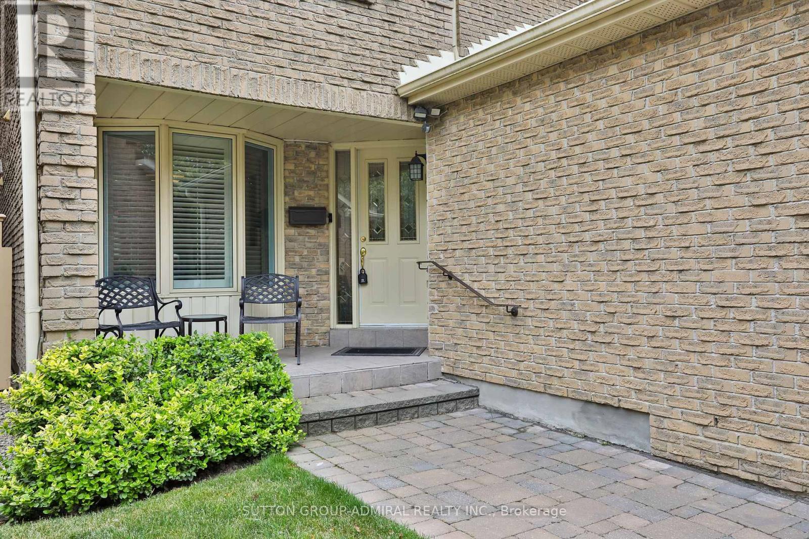 Photo 32 of 135 Heatherton Way, Vaughan ON