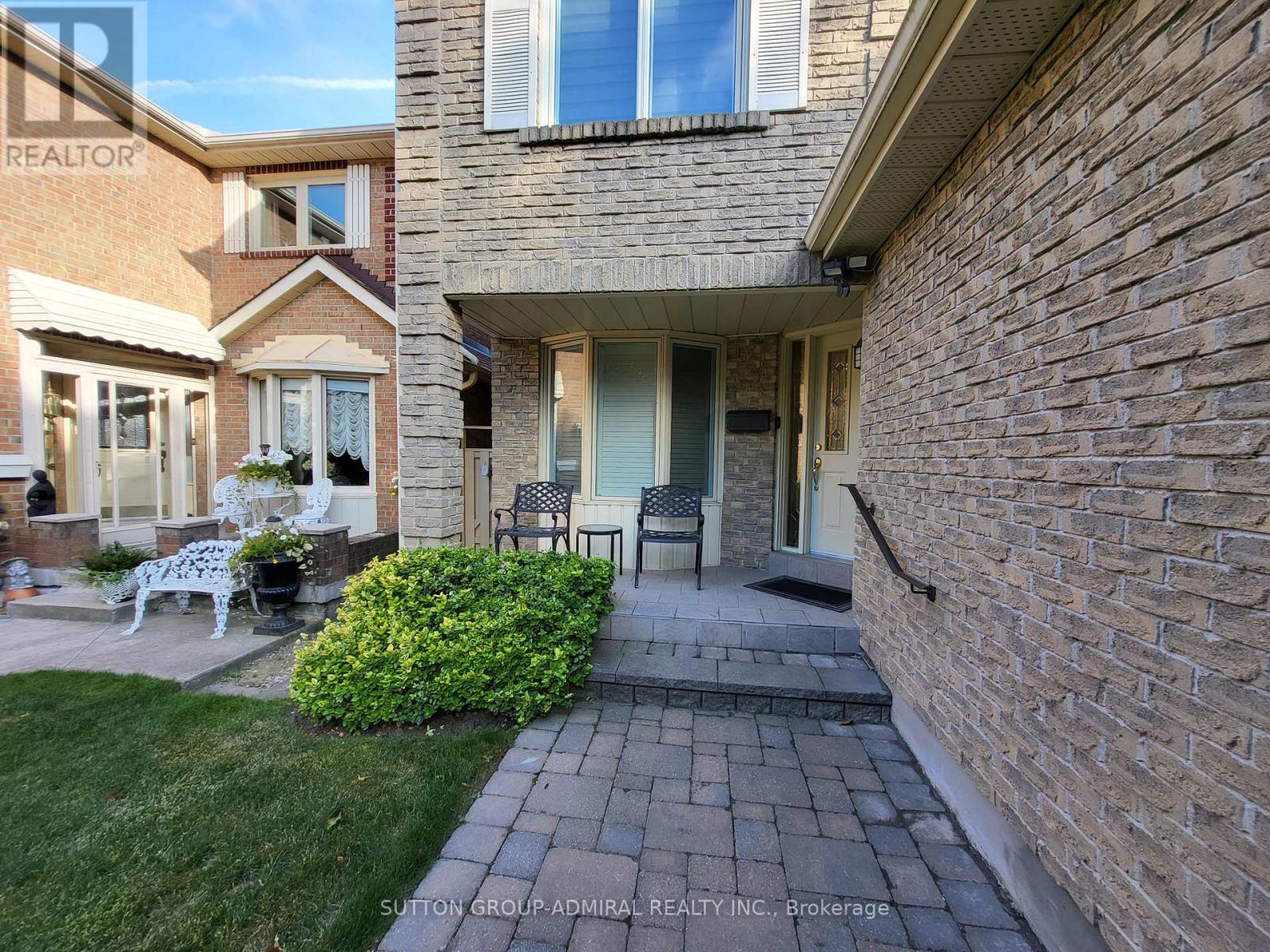 Photo 11 of 135 Heatherton Way, Vaughan ON