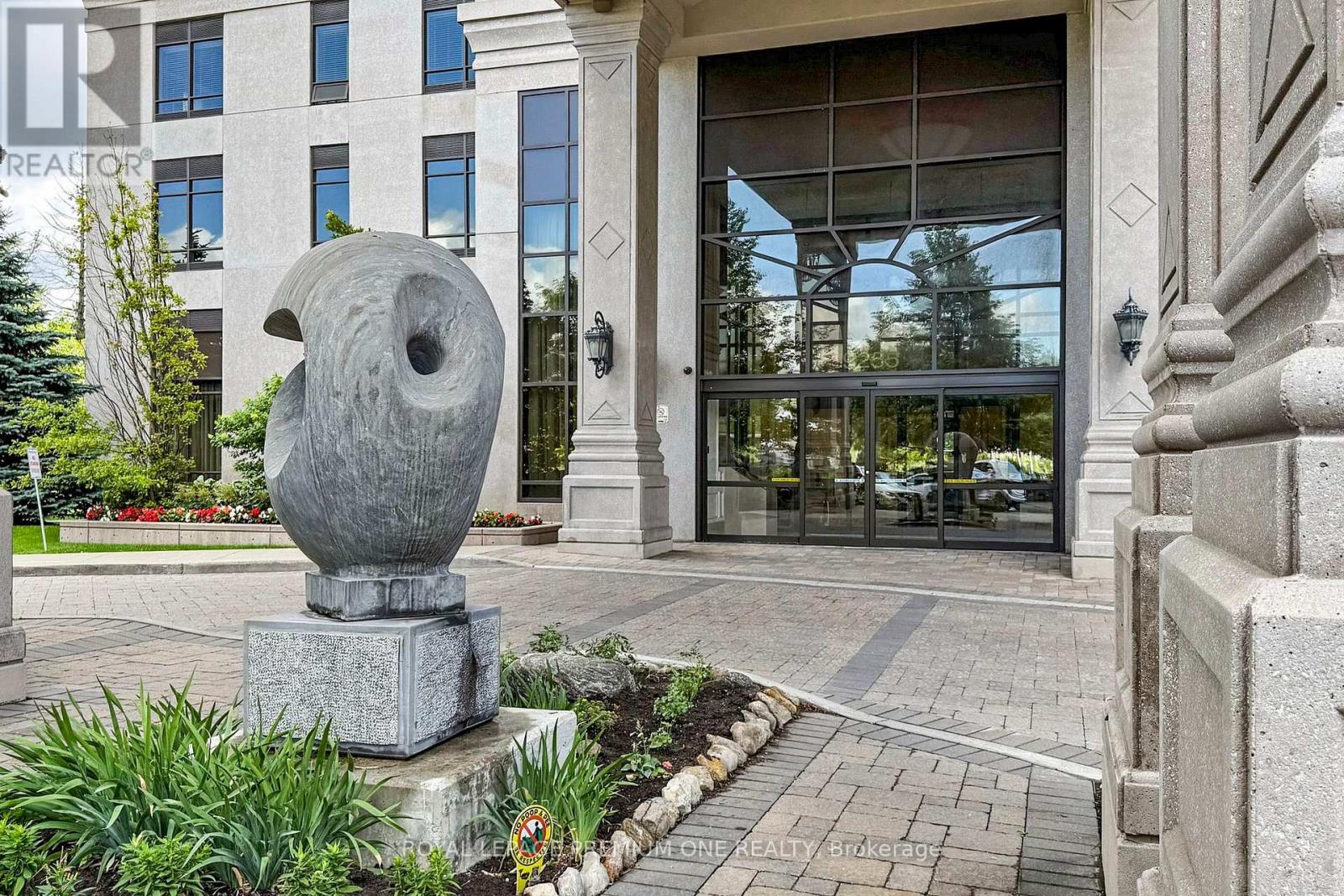 Photo 1 of 1202 9255 Jane Street N, Vaughan ON