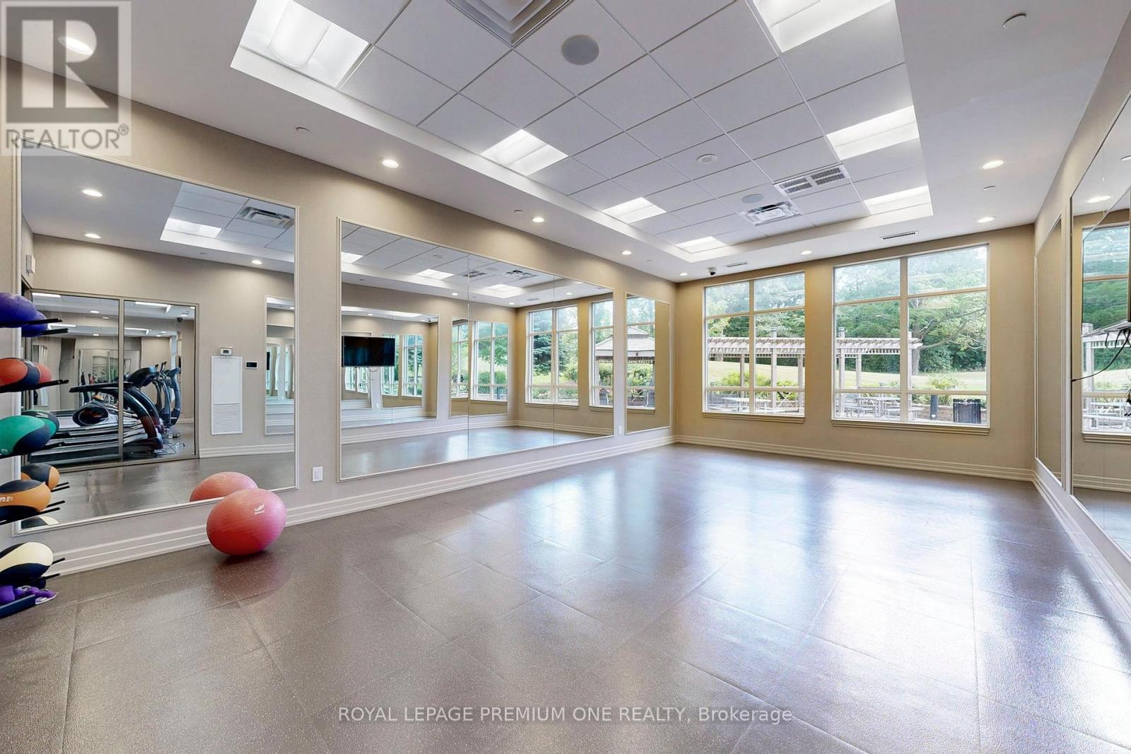 Photo 12 of 1202 9255 Jane Street N, Vaughan ON