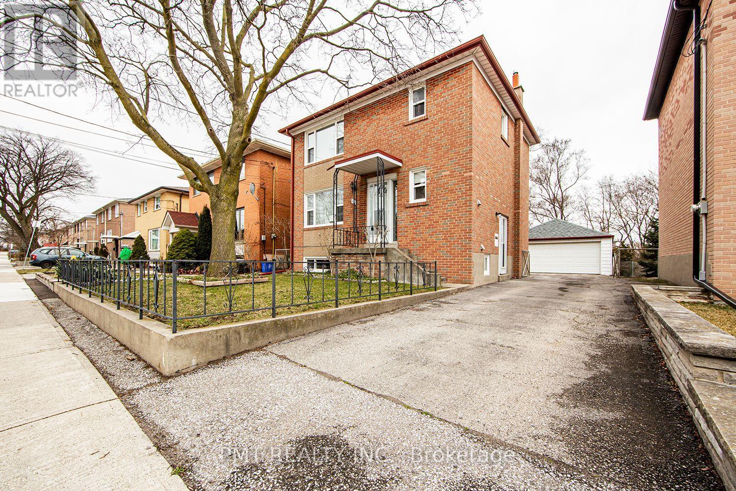 Photo 2 of Bsmt 124 Edinborough Court, Toronto ON