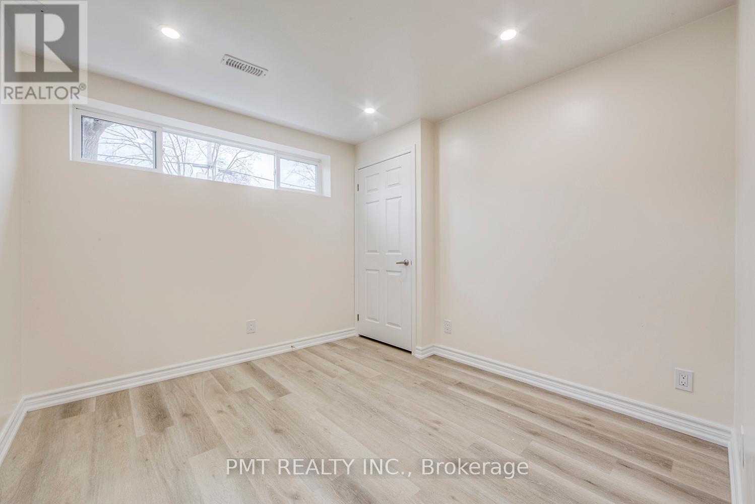 Photo 12 of Bsmt 124 Edinborough Court, Toronto ON
